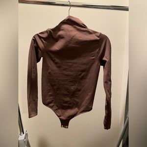 SKIMS ESSENTIAL MOCK NECK LONG SLEEVE BODYSUIT ESPRESSO L/XL